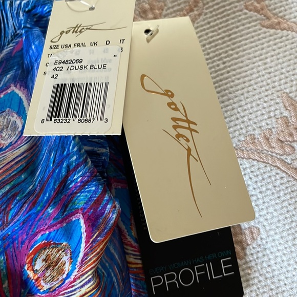 One peace swim suit. Women - Picture 3 of 10